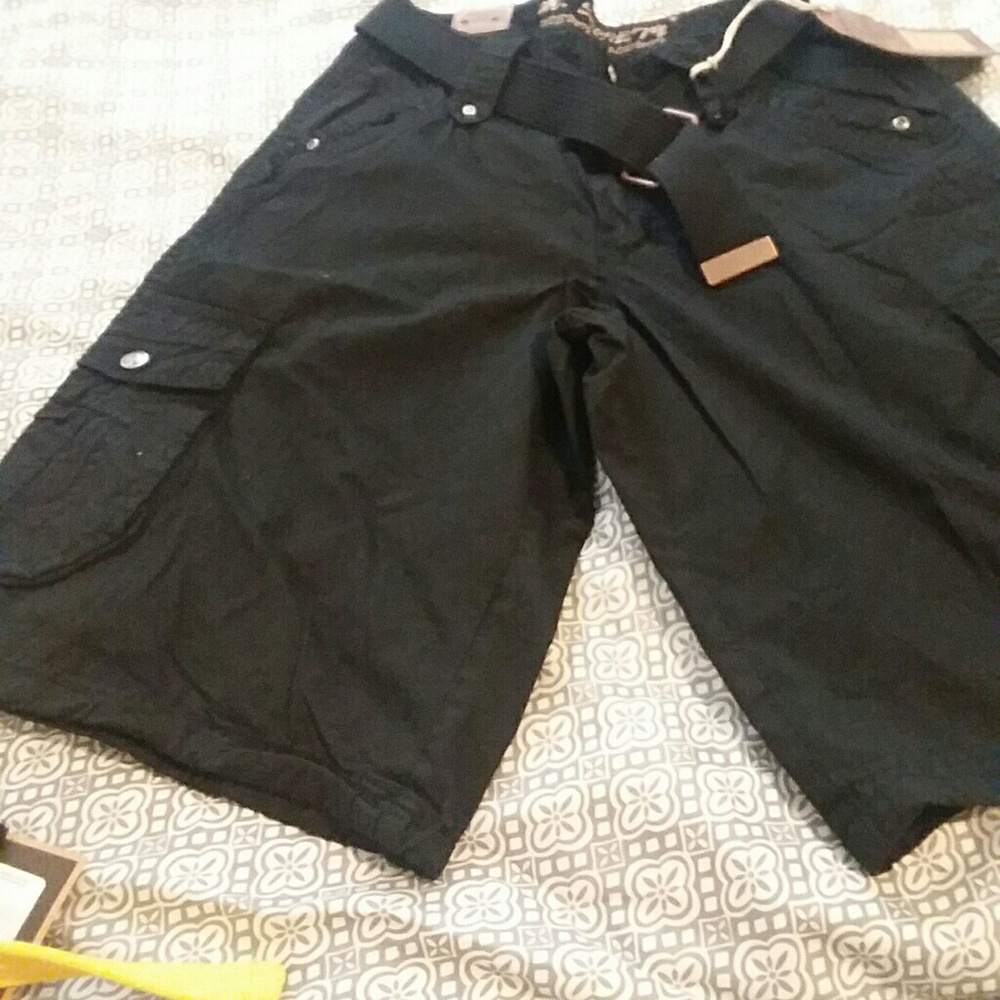 Shorts - Picture 3 of 4